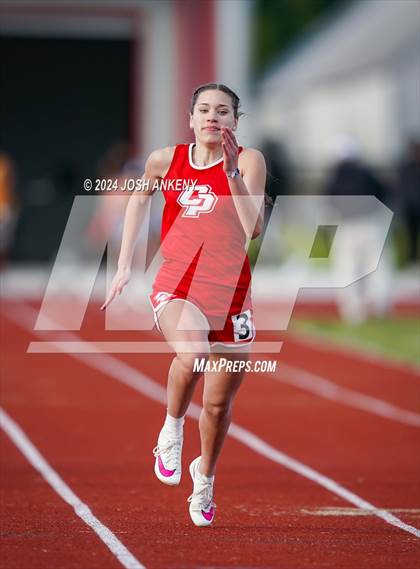Thumbnail 2 in Red and Gold Relays photogallery.