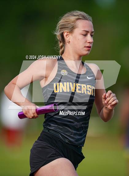 Thumbnail 2 in Red and Gold Relays photogallery.