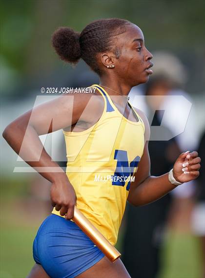 Thumbnail 3 in Red and Gold Relays photogallery.