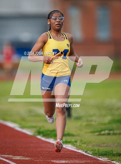 Thumbnail 3 in Red and Gold Relays photogallery.