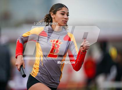 Thumbnail 3 in Red and Gold Relays photogallery.