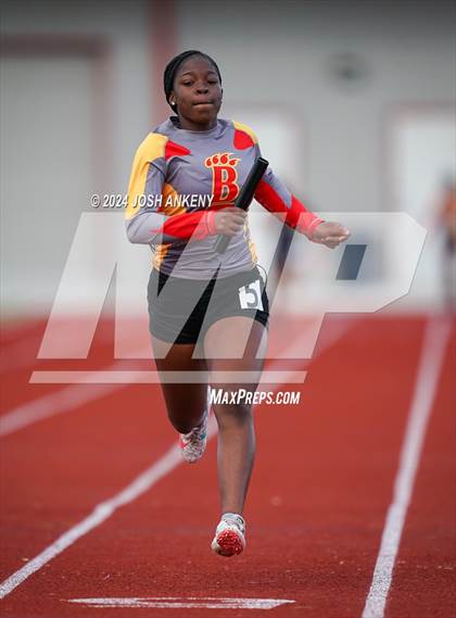 Thumbnail 1 in Red and Gold Relays photogallery.