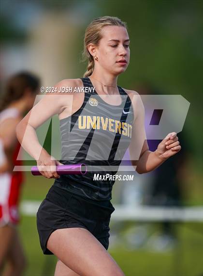 Thumbnail 1 in Red and Gold Relays photogallery.