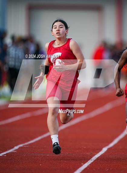 Thumbnail 1 in Red and Gold Relays photogallery.