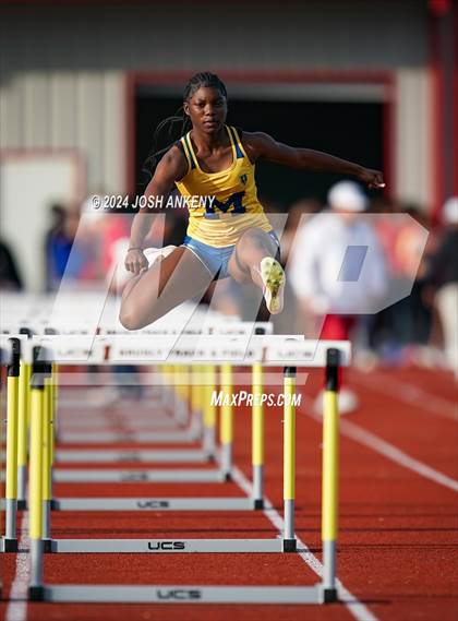 Thumbnail 1 in Red and Gold Relays photogallery.
