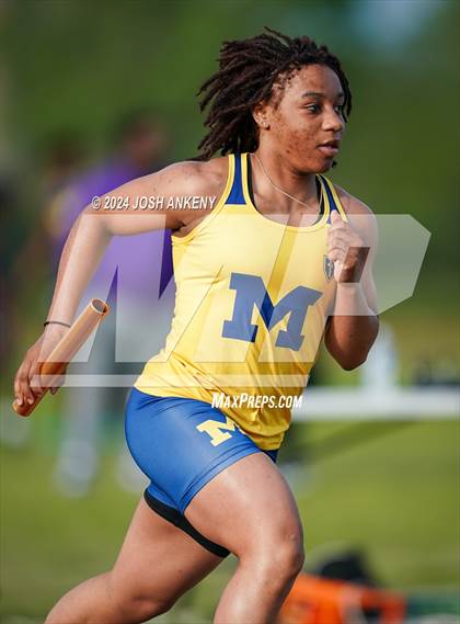 Thumbnail 2 in Red and Gold Relays photogallery.
