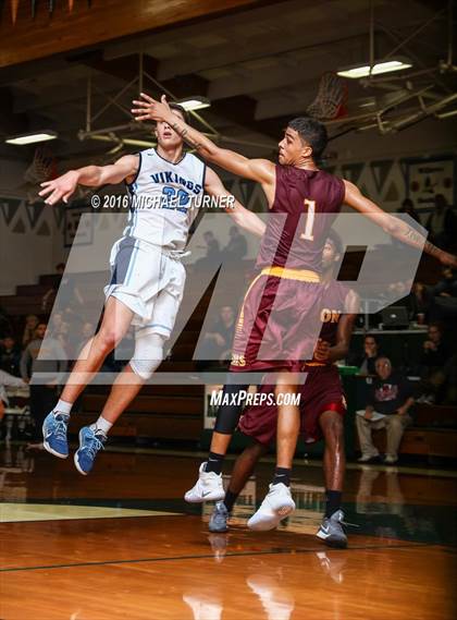 Thumbnail 1 in Edison vs. Pleasant Valley photogallery.