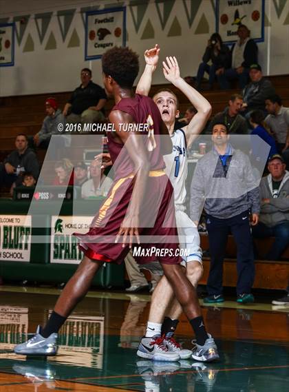 Thumbnail 3 in Edison vs. Pleasant Valley photogallery.