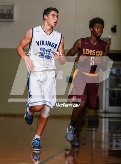 Thumbnail 2 in Edison vs. Pleasant Valley photogallery.