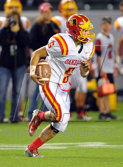 Thumbnail 3 in Oakdale vs. Serra (CIF State D2 Final) photogallery.