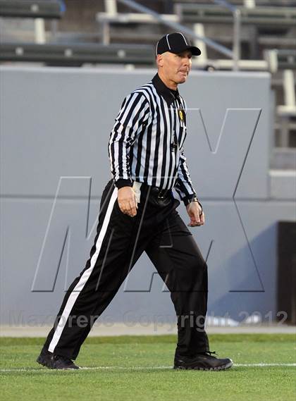 Thumbnail 1 in Oakdale vs. Serra (CIF State D2 Final) photogallery.