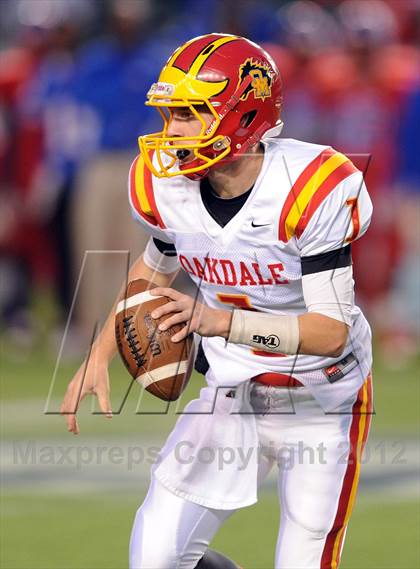 Thumbnail 2 in Oakdale vs. Serra (CIF State D2 Final) photogallery.