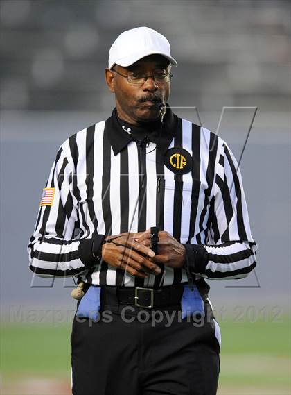 Thumbnail 2 in Oakdale vs. Serra (CIF State D2 Final) photogallery.