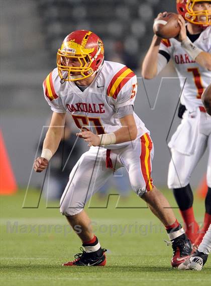 Thumbnail 3 in Oakdale vs. Serra (CIF State D2 Final) photogallery.