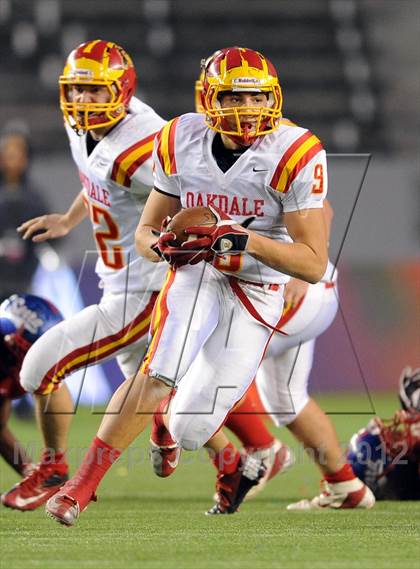 Thumbnail 2 in Oakdale vs. Serra (CIF State D2 Final) photogallery.