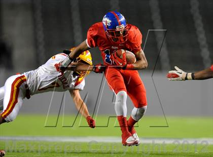 Thumbnail 3 in Oakdale vs. Serra (CIF State D2 Final) photogallery.