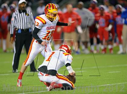 Thumbnail 1 in Oakdale vs. Serra (CIF State D2 Final) photogallery.
