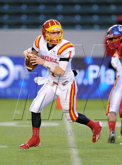 Thumbnail 1 in Oakdale vs. Serra (CIF State D2 Final) photogallery.