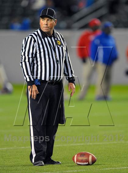 Thumbnail 1 in Oakdale vs. Serra (CIF State D2 Final) photogallery.