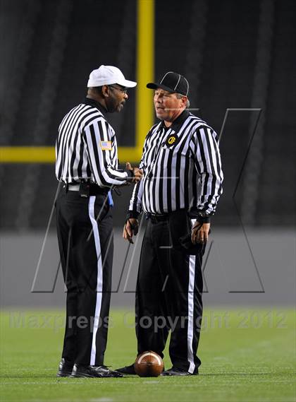 Thumbnail 1 in Oakdale vs. Serra (CIF State D2 Final) photogallery.