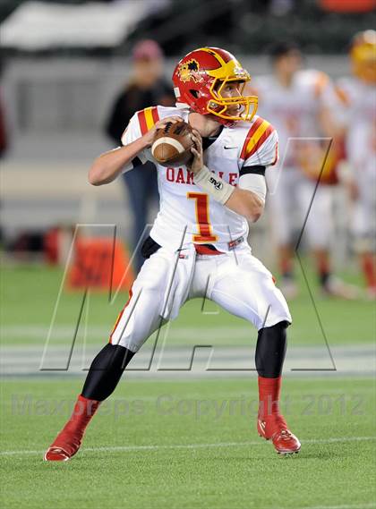 Thumbnail 3 in Oakdale vs. Serra (CIF State D2 Final) photogallery.