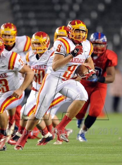 Thumbnail 2 in Oakdale vs. Serra (CIF State D2 Final) photogallery.