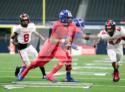 Thumbnail 3 in Duncanville vs. Trinity (UIL 6A Division 1 Region 1 Area) photogallery.