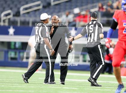 Thumbnail 2 in Duncanville vs. Trinity (UIL 6A Division 1 Region 1 Area) photogallery.