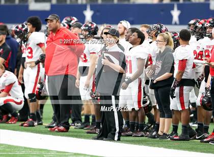 Thumbnail 3 in Duncanville vs. Trinity (UIL 6A Division 1 Region 1 Area) photogallery.