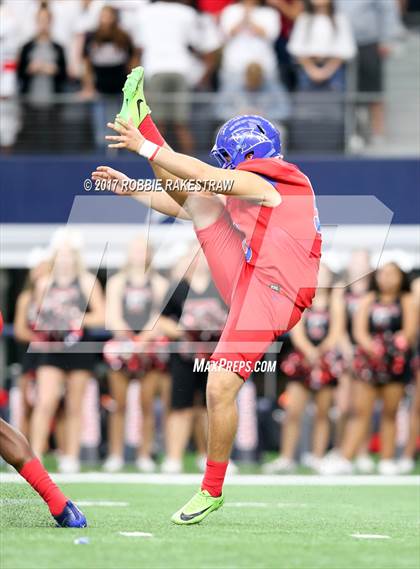 Thumbnail 2 in Duncanville vs. Trinity (UIL 6A Division 1 Region 1 Area) photogallery.