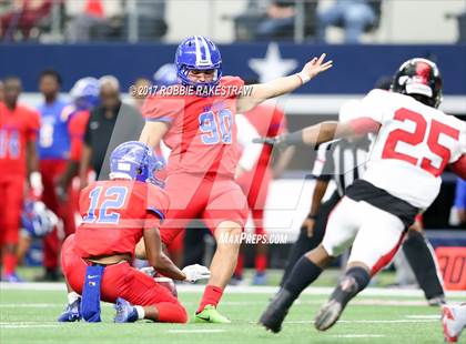 Thumbnail 3 in Duncanville vs. Trinity (UIL 6A Division 1 Region 1 Area) photogallery.