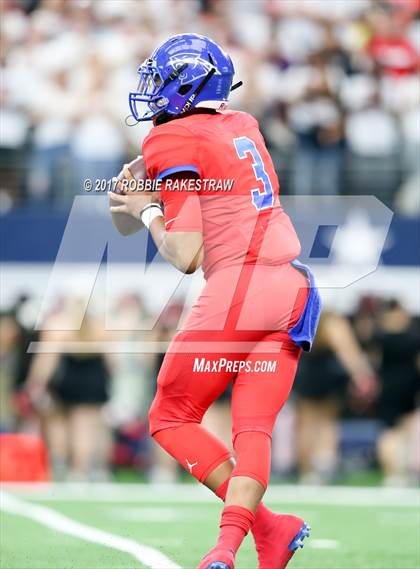 Thumbnail 3 in Duncanville vs. Trinity (UIL 6A Division 1 Region 1 Area) photogallery.