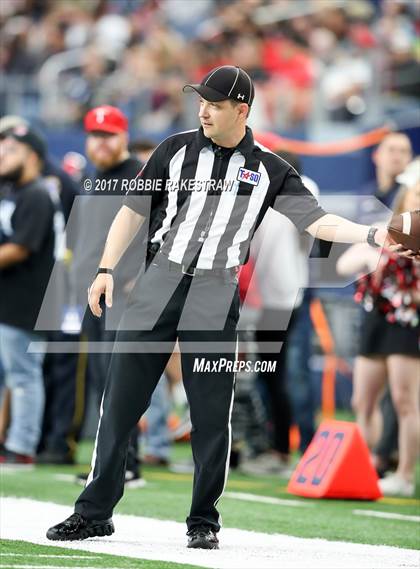 Thumbnail 3 in Duncanville vs. Trinity (UIL 6A Division 1 Region 1 Area) photogallery.