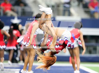 Thumbnail 3 in Duncanville vs. Trinity (UIL 6A Division 1 Region 1 Area) photogallery.