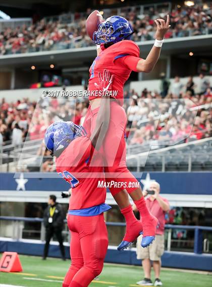 Thumbnail 1 in Duncanville vs. Trinity (UIL 6A Division 1 Region 1 Area) photogallery.