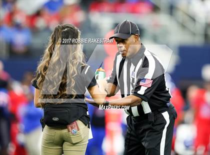 Thumbnail 1 in Duncanville vs. Trinity (UIL 6A Division 1 Region 1 Area) photogallery.