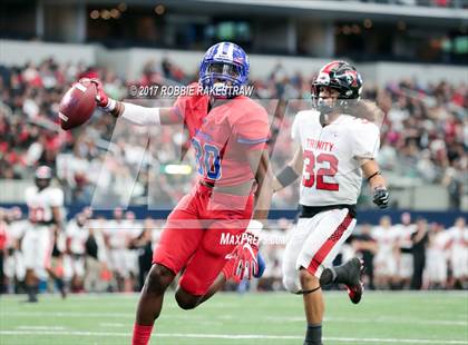 Thumbnail 3 in Duncanville vs. Trinity (UIL 6A Division 1 Region 1 Area) photogallery.