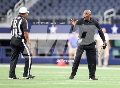 Thumbnail 3 in Duncanville vs. Trinity (UIL 6A Division 1 Region 1 Area) photogallery.