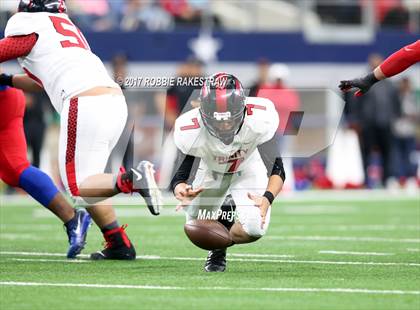 Thumbnail 3 in Duncanville vs. Trinity (UIL 6A Division 1 Region 1 Area) photogallery.