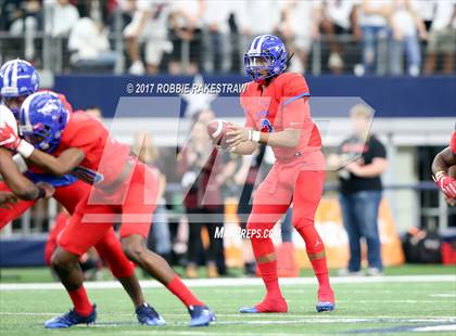 Thumbnail 3 in Duncanville vs. Trinity (UIL 6A Division 1 Region 1 Area) photogallery.