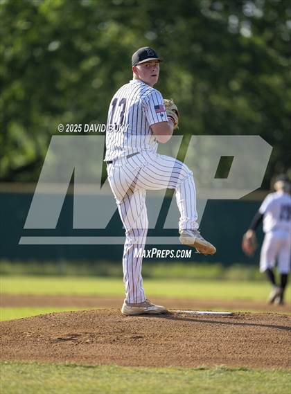 Thumbnail 3 in Woodbridge vs. Battlefield (VHSL Class 6 Region B Semifinal) photogallery.