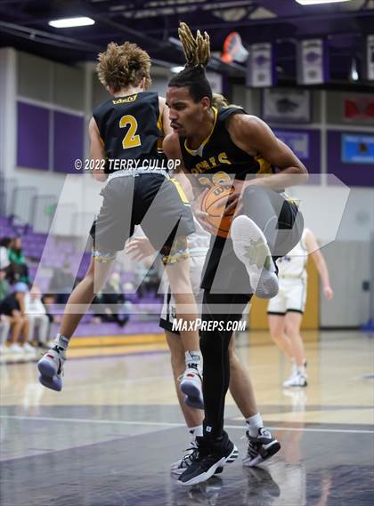 Thumbnail 1 in Roy vs. Riverton (Riverton Holiday Tournament) photogallery.