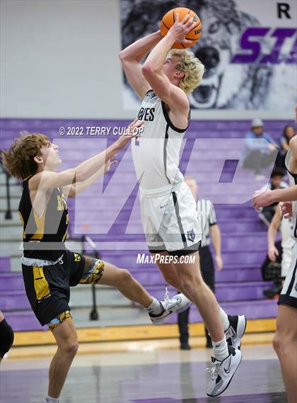 Thumbnail 1 in Roy vs. Riverton (Riverton Holiday Tournament) photogallery.