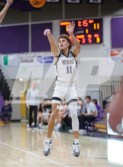 Thumbnail 2 in Roy vs. Riverton (Riverton Holiday Tournament) photogallery.