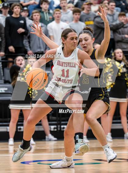 Thumbnail 1 in Emery vs Grantsville (UHSAA 3A Semifinal) photogallery.