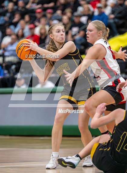 Thumbnail 1 in Emery vs Grantsville (UHSAA 3A Semifinal) photogallery.