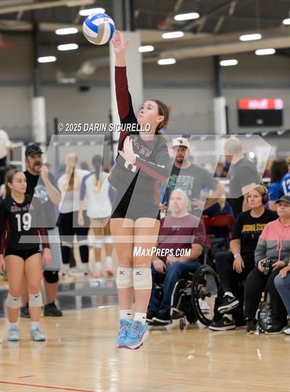 Thumbnail 2 in Red Mountain vs. Monument Valley (Nike Tournament of Champions – Southwest) photogallery.