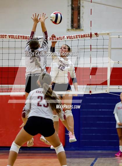 Thumbnail 2 in Dixon @ West Carteret photogallery.