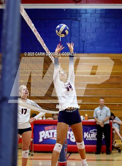 Thumbnail 2 in Dixon @ West Carteret photogallery.