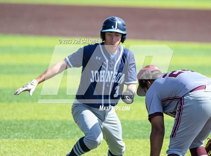 Thumbnail 3 in Johnson vs Marshall photogallery.